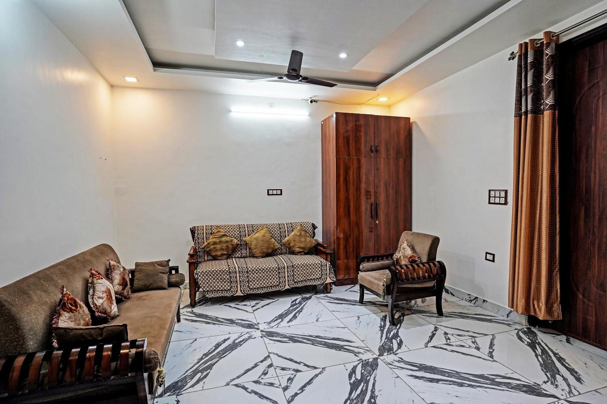 Play- Platinum Sector144 Couple Friendly Hotel Noida Luaran gambar