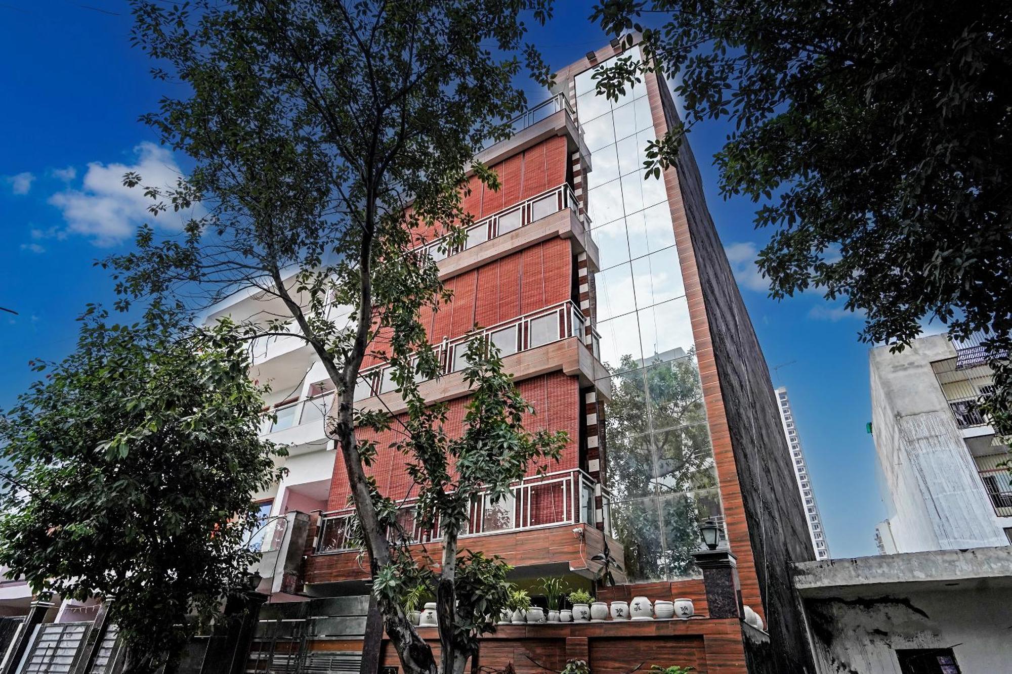 Play- Platinum Sector144 Couple Friendly Hotel Noida Luaran gambar